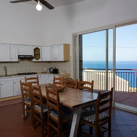 Villa Gina Con Vista Mozzafiato Sul Golfo Di Macari Exterior photo